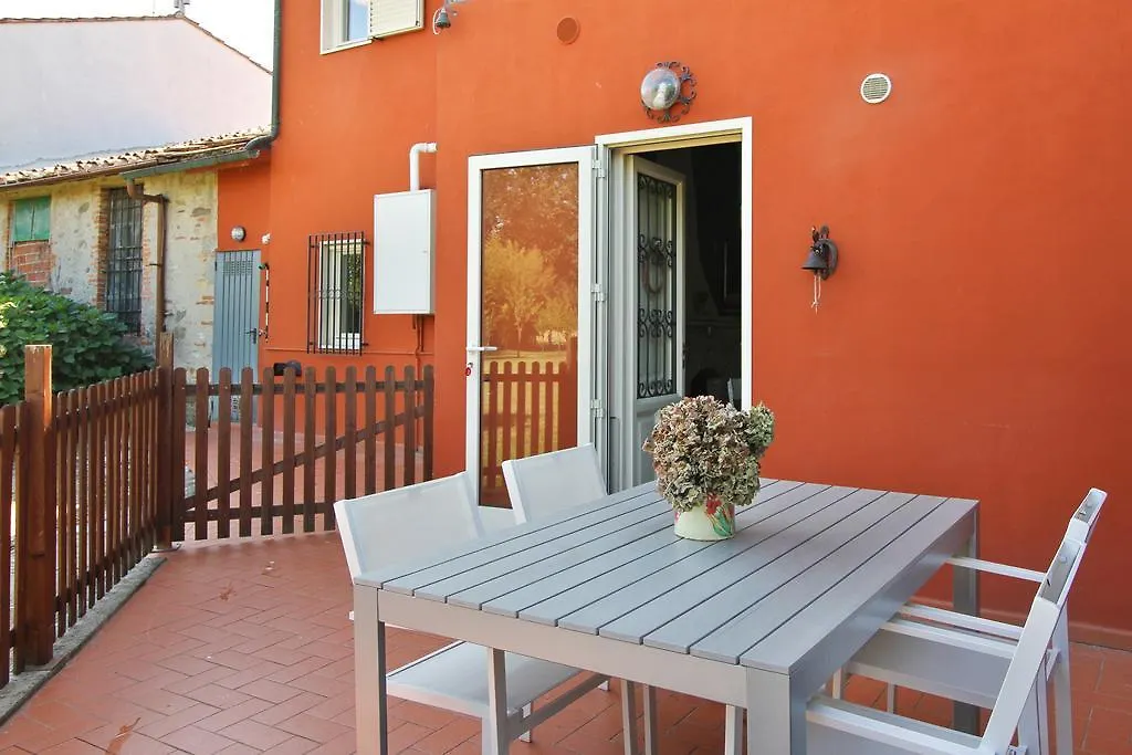Casa Vita Capannori 0*,
